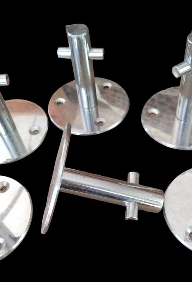 14 Sostegni tipo bitta in acciaio