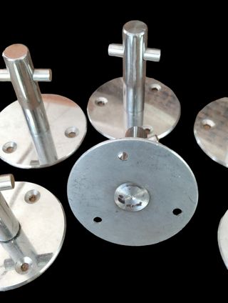 14 Sostegni tipo bitta in acciaio 