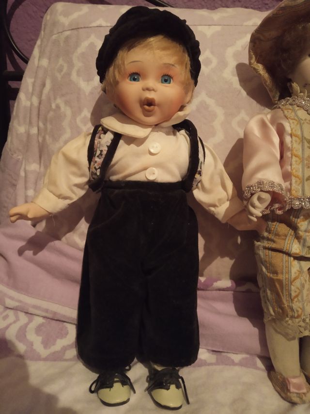 Precioso muñeco antiguo de porcelana