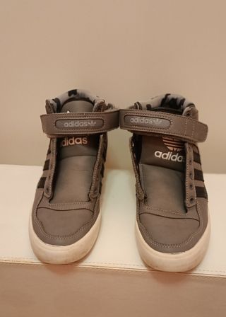 Botines deportivos Adidas