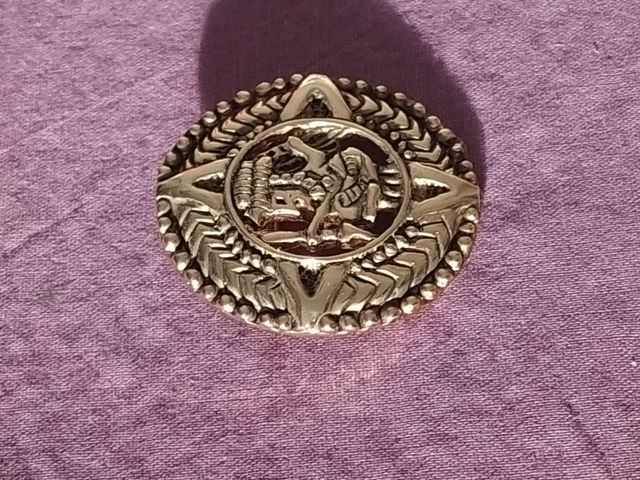 Broche étnico años 90