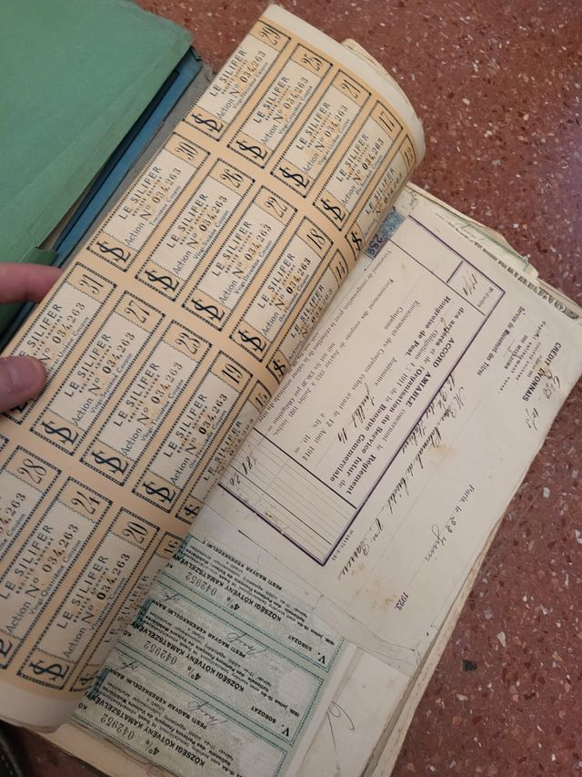 Documentos y acciones francesas