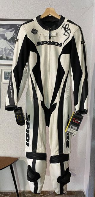 Mono de cuero moto