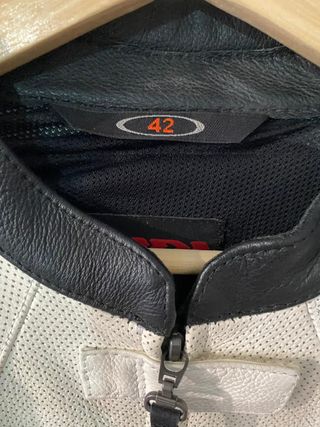 Mono de cuero moto