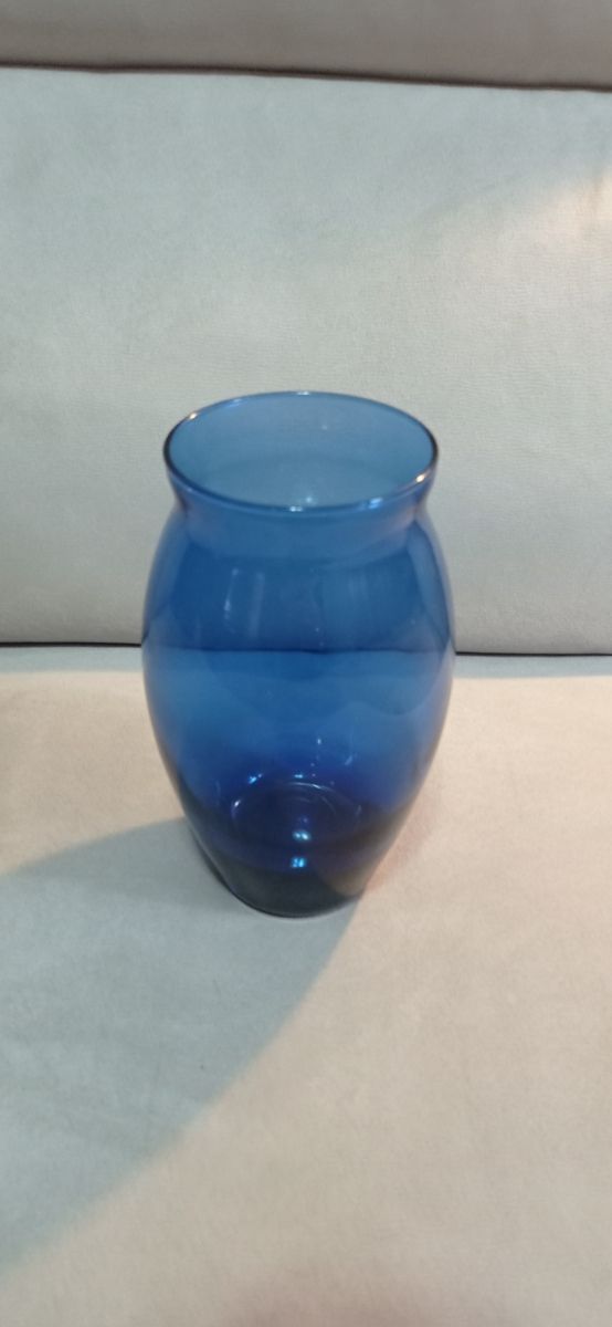 Vaso in vetro blu