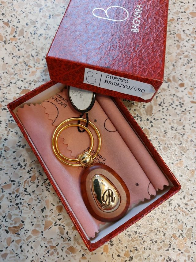 Portachiavi dedicato "R" marca BAGNARA