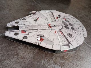 Action figure star wars millennium falcon