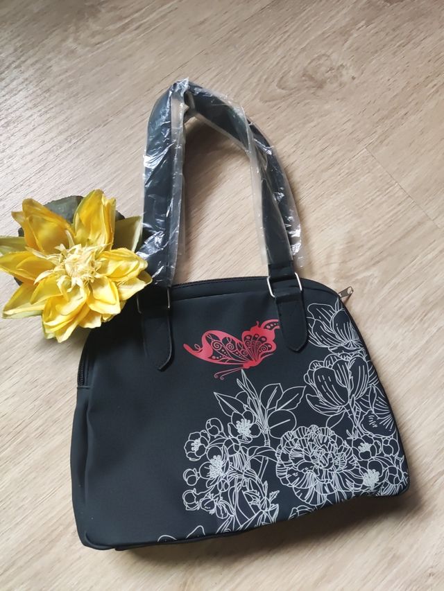 Bolso Neceser negro dibujo.