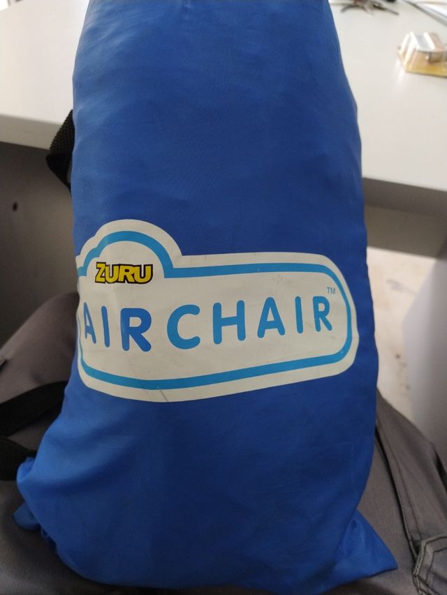 Lettino gonfiabile per la spiaggia.