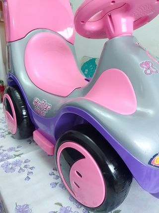 Correpaseo niña con música