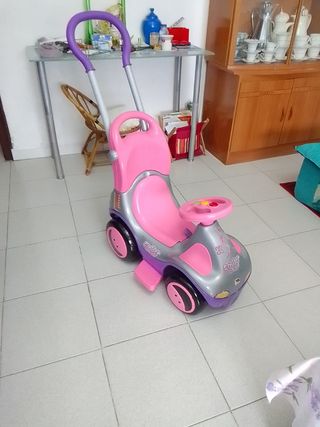 Correpaseo niña con música