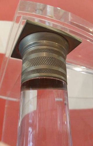 LIBRERIA METACRILATO ADORNO LATON