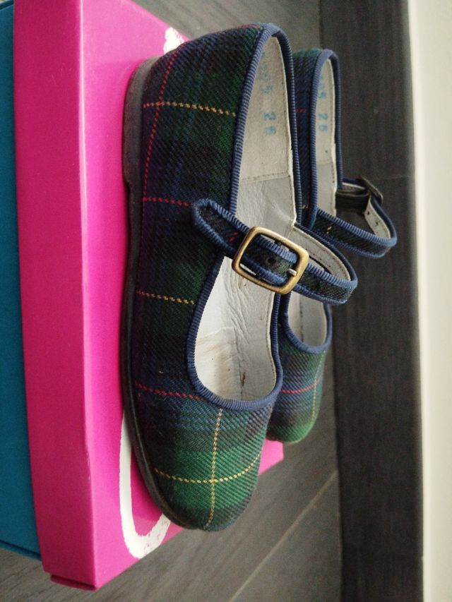 Zapatos niña cuadros