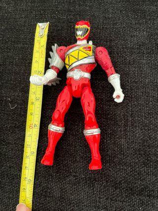 Vários bonecos wwe, power ranger, spiderman, etc