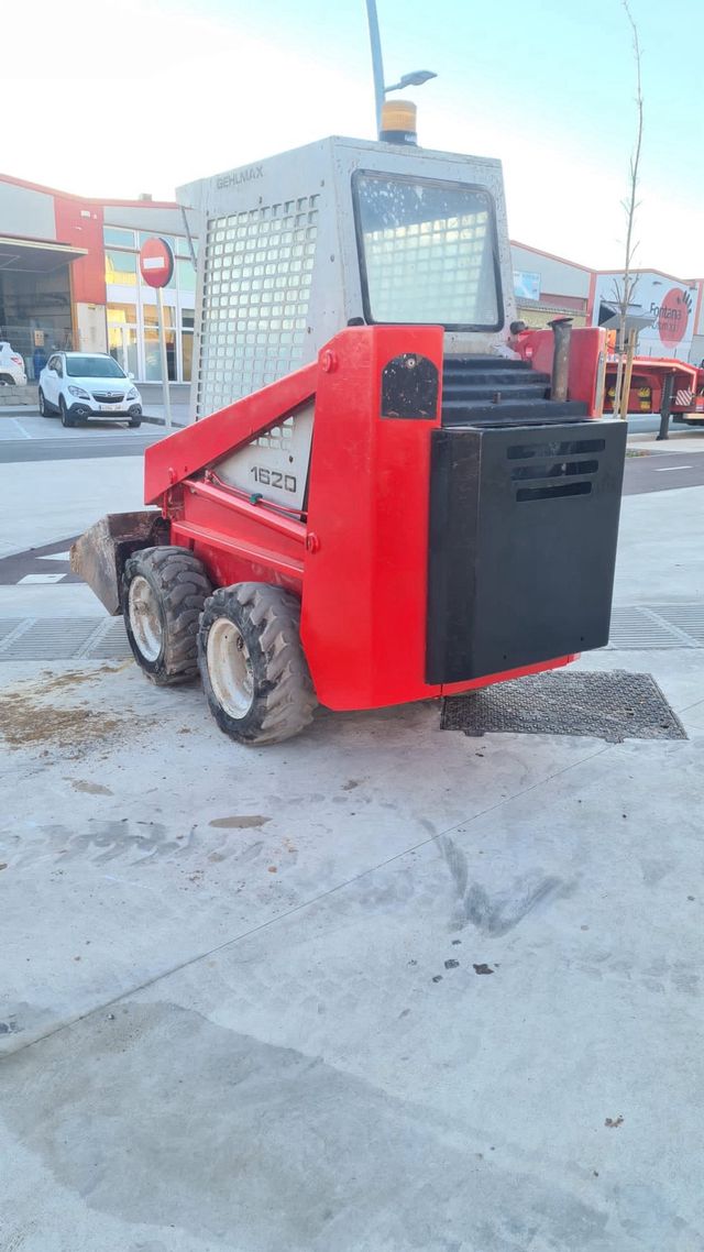 Minicargadora Ghel 1620