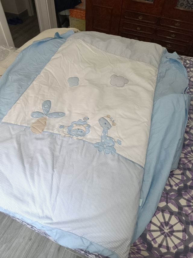 Edredón y chichonera cuna
