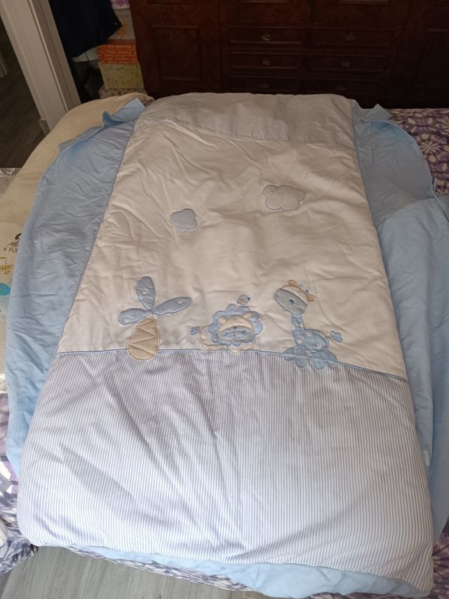 Edredón y chichonera cuna