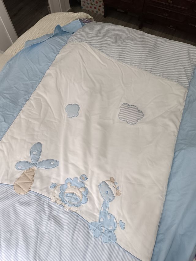 Edredón y chichonera cuna