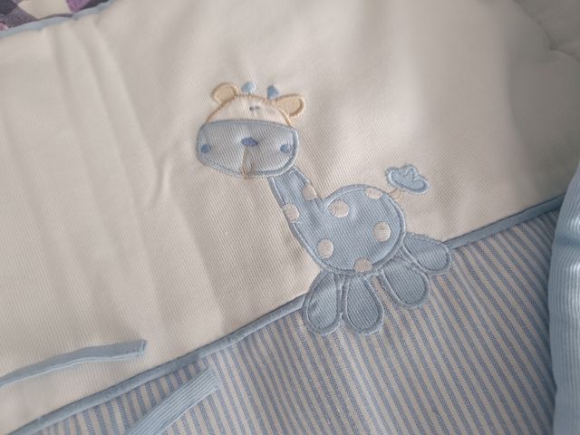 Edredón y chichonera cuna