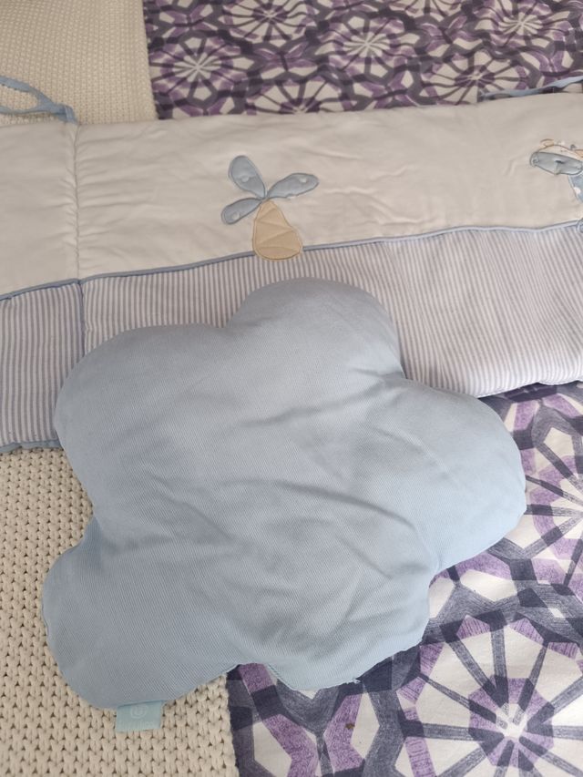 Edredón y chichonera cuna