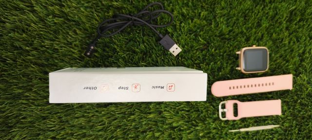 Nuovo orologio digitale rosa con custodia