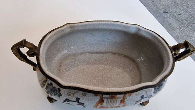 Centro de mesa en porcelana y bronce