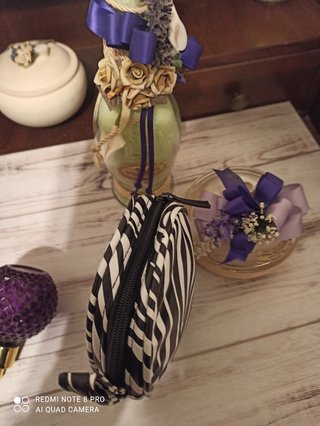 Pochette zebrata, rotonda
