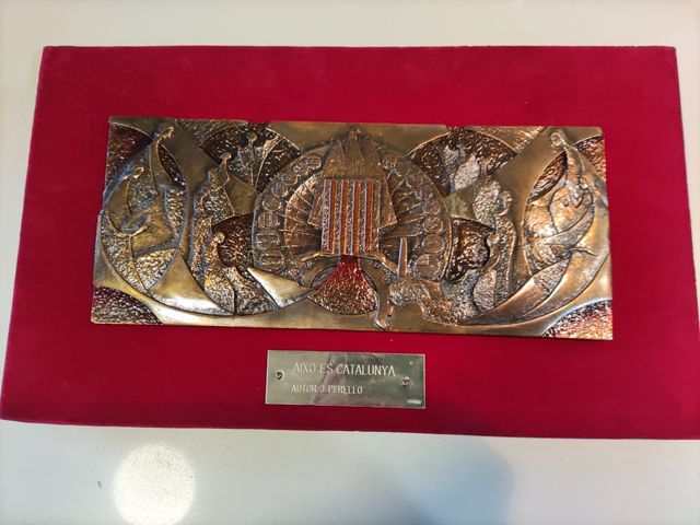 Escultura placa en bronce de J.Perello