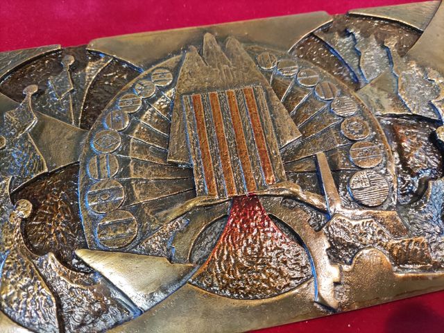 Escultura placa en bronce de J.Perello