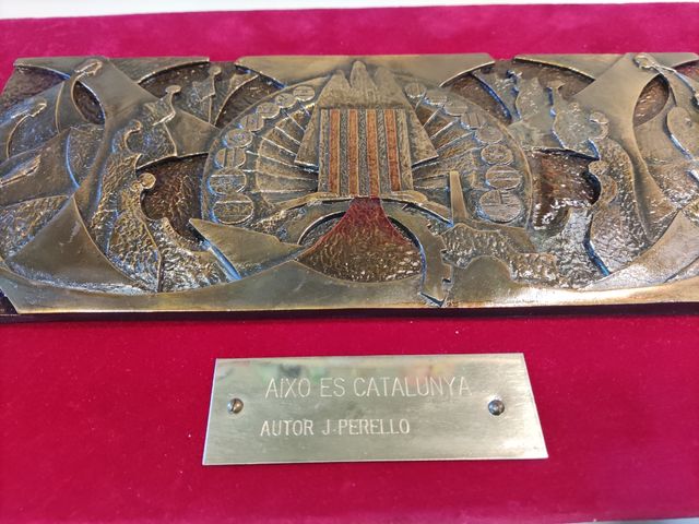 Escultura placa en bronce de J.Perello