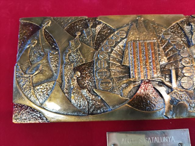 Escultura placa en bronce de J.Perello