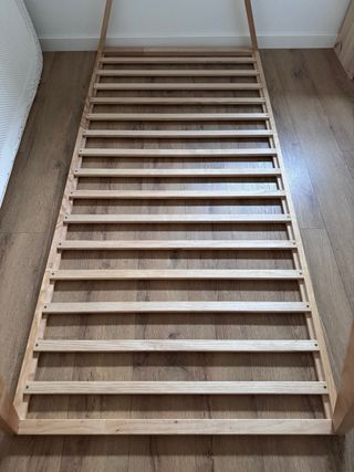 Cama tipi con somier Montessori 