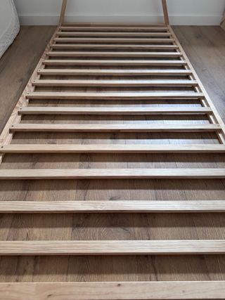 Cama tipi con somier Montessori 