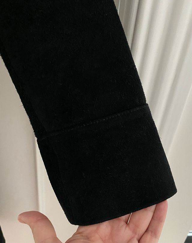 Abrigo GUESS original de ante negro