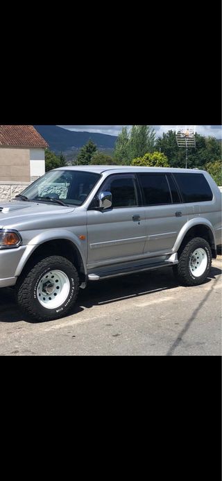 Mitsubishi Montero 2004