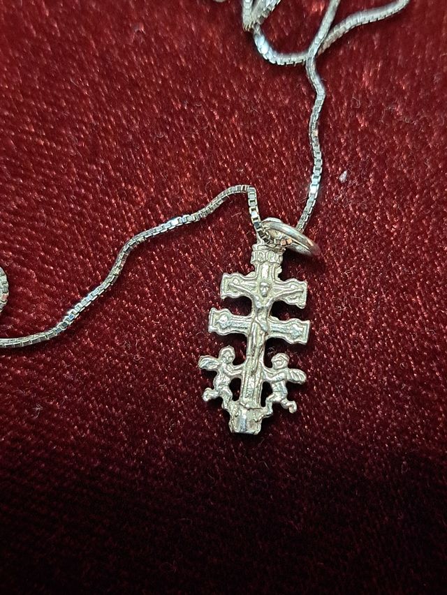 Cadena con cruz de caravaca de plata