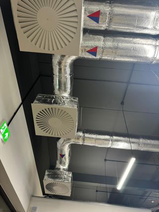 Instalación de salidas de humo sin andamios