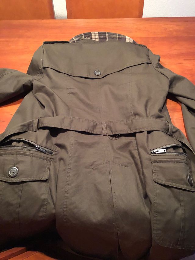 Gabardina verde militar