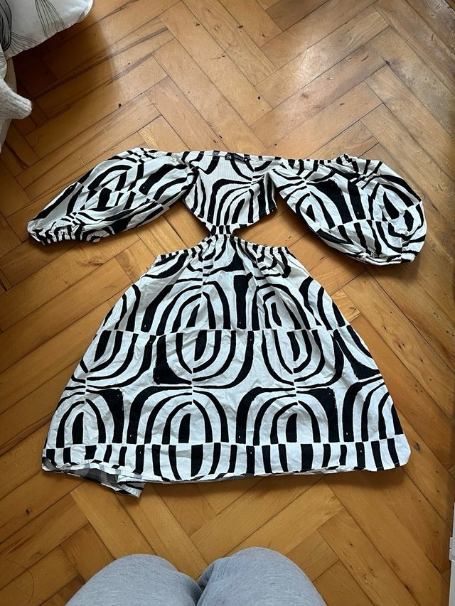 vestifo negro y crema zara