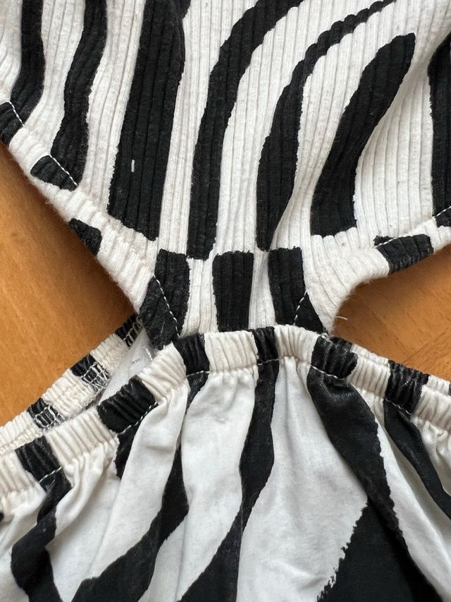 vestifo negro y crema zara