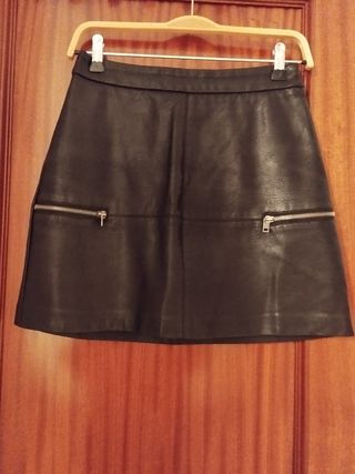 Falda polipiel negra