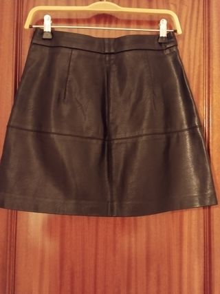 Falda polipiel negra