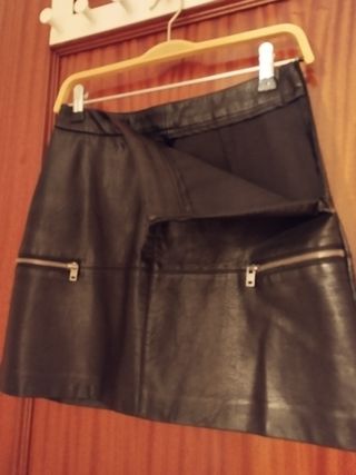 Falda polipiel negra