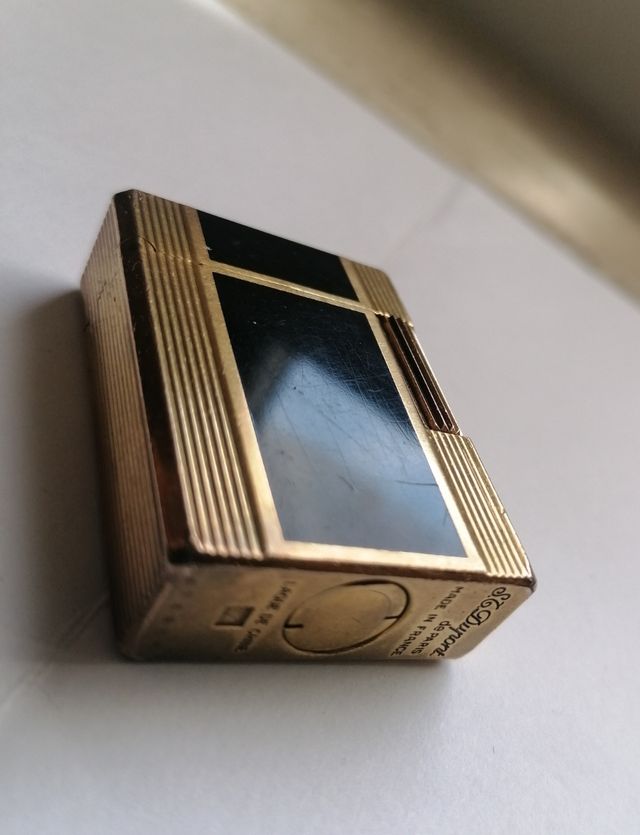 mechero S. T. Dupont