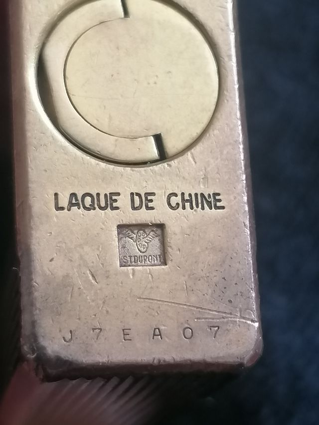 mechero S. T. Dupont