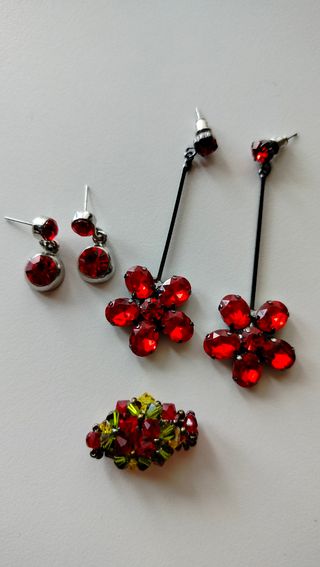 Conjunto Pendientes y Anillo abalorios.