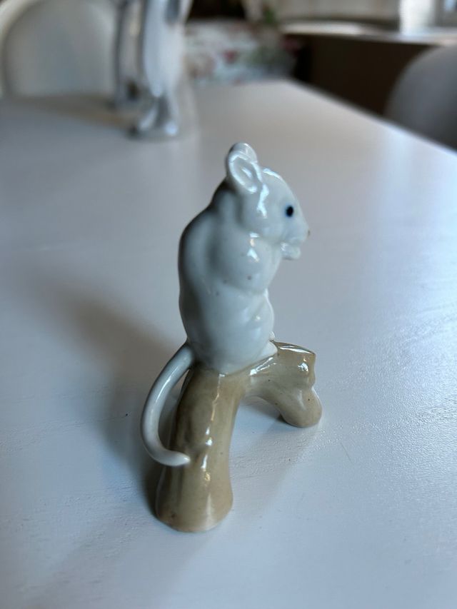 Figura de cerámica, ratoncito gracioso.