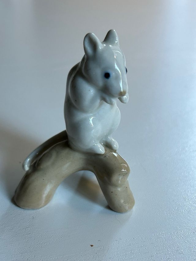 Figura de cerámica, ratoncito gracioso.