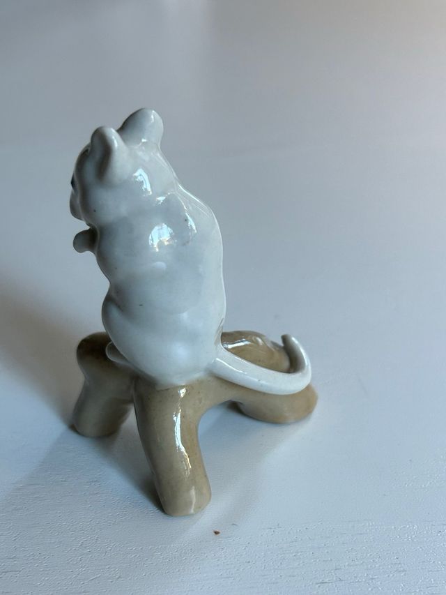 Figura de cerámica, ratoncito gracioso.