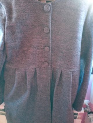 Trenca nueva con etiquetas